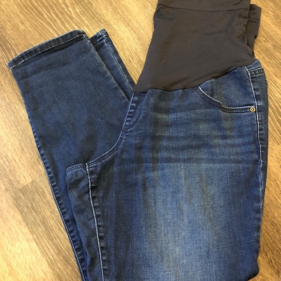 a:glow Denim - A glow size 18 skinny leg maternity jeans.